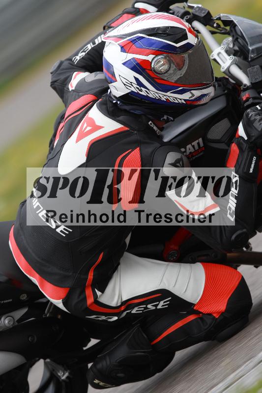 Archiv-2022/13 25.04.2022 Plüss Moto Sport ADR/Freies Fahren/backside